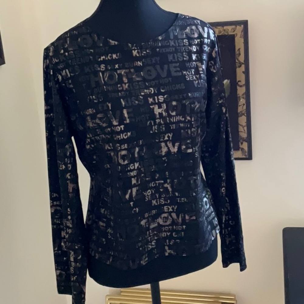 Chic Black Graphic Women's Top